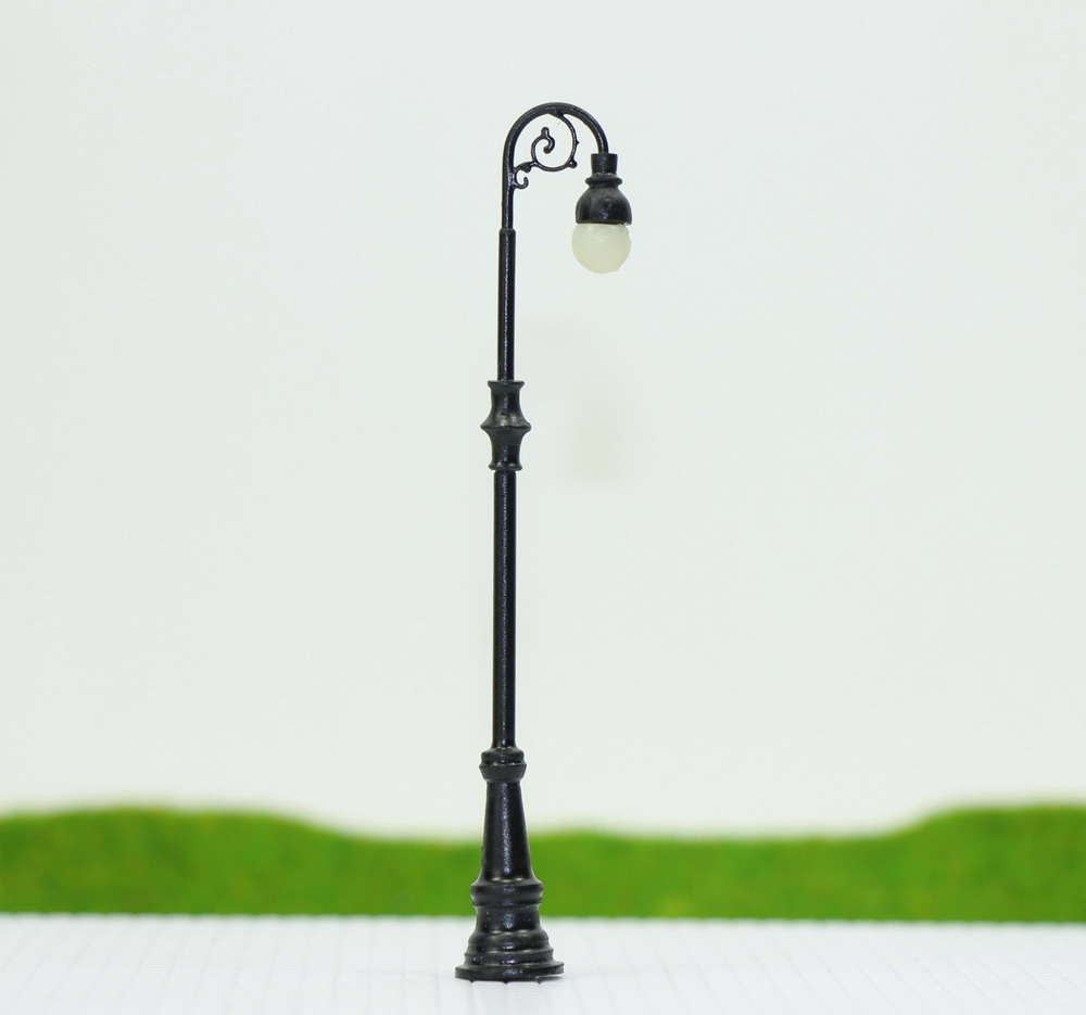 LYM31 4pcs Model Railway Train Lamp Post Street Lights HO OO TT Scale 