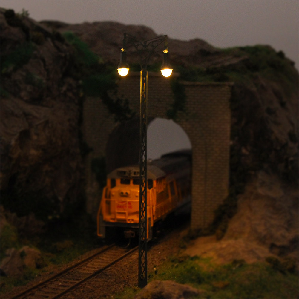 LQS10 10pcs Model Railway HO OO Scale Lamp Post Street Lights  LEDs 10.4cm 